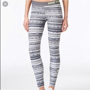 🚨 flash sale! New Nike pro leggings large !!